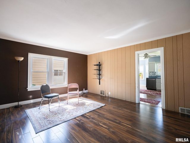 2327 W CALLENDER Avenue, West Peoria, IL 61604
