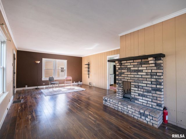 2327 W CALLENDER Avenue, West Peoria, IL 61604