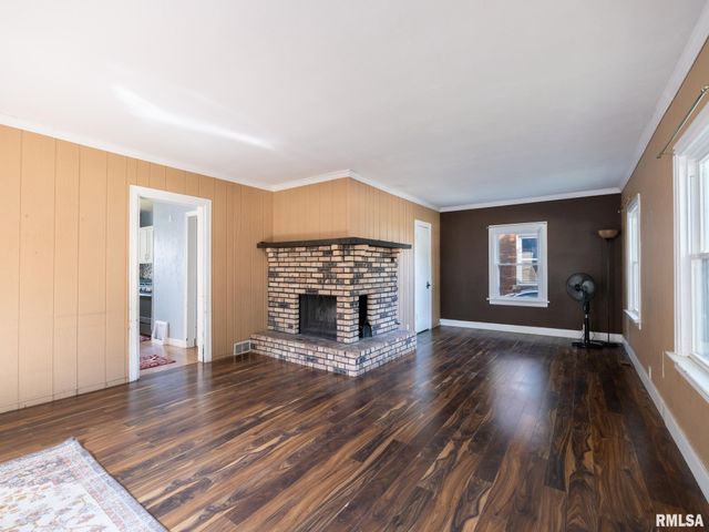 2327 W CALLENDER Avenue, West Peoria, IL 61604
