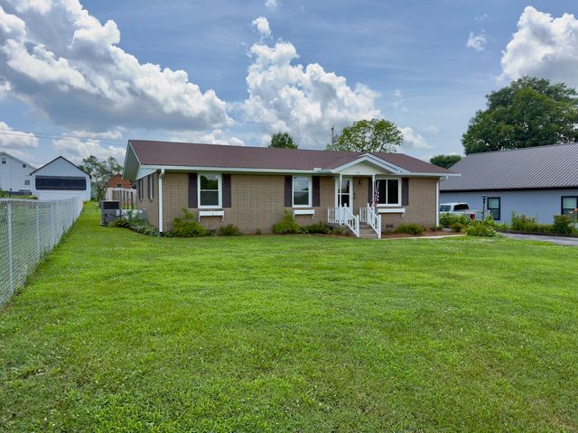 925 Old McMinnville Rd, Woodbury, TN 37190