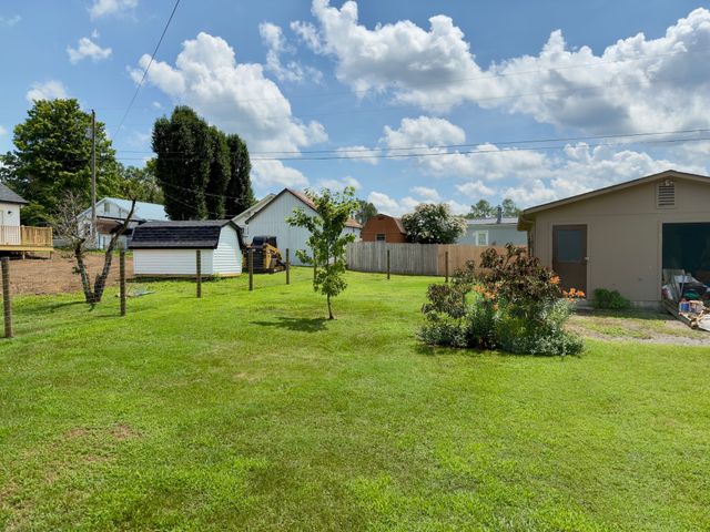 925 Old McMinnville Rd, Woodbury, TN 37190