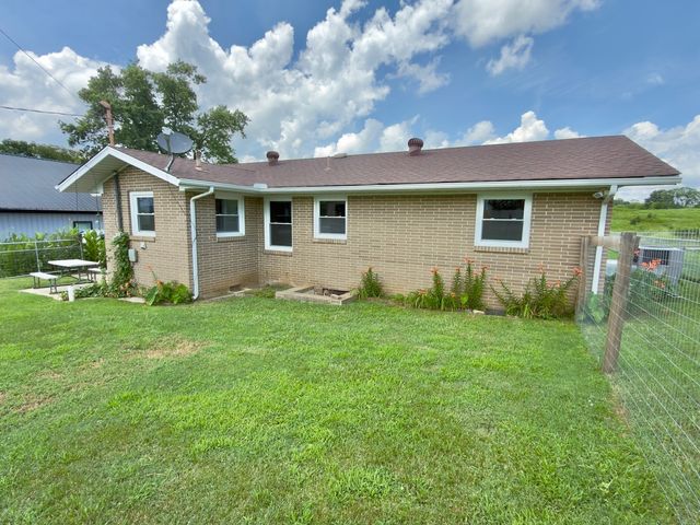 925 Old McMinnville Rd, Woodbury, TN 37190
