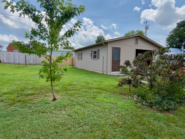 925 Old McMinnville Rd, Woodbury, TN 37190