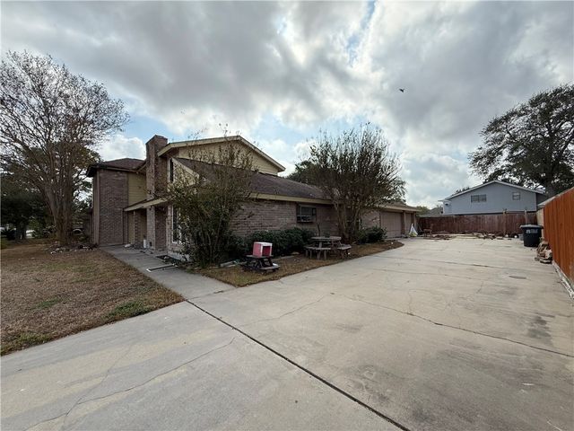 5913 Cinnamon Oaks Dr, Corpus Christi, TX 78414