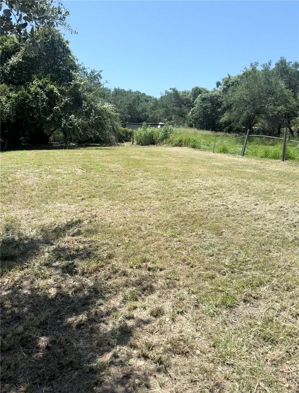 216 S Verne St, Rockport, TX 78382 — photo 2