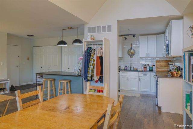 1989 Klingensmith Road 46, Bloomfield Hills, MI 48302