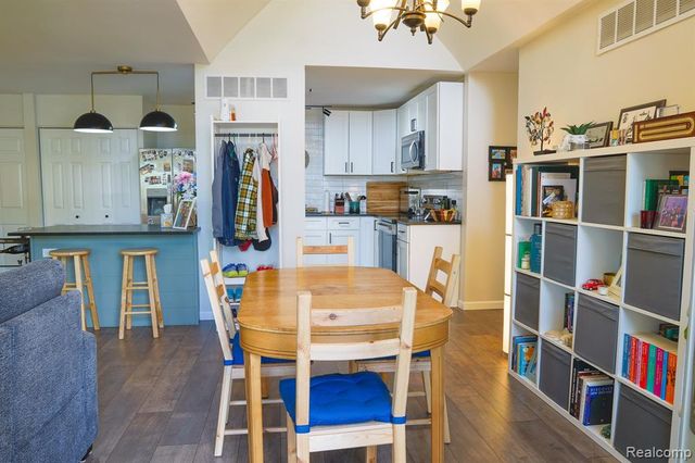 1989 Klingensmith Road 46, Bloomfield Hills, MI 48302