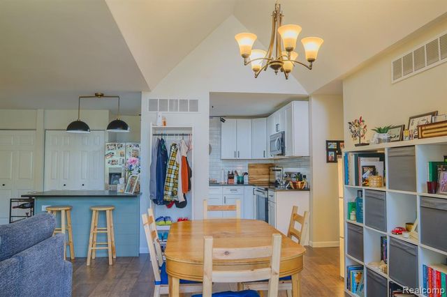 1989 Klingensmith Road 46, Bloomfield Hills, MI 48302