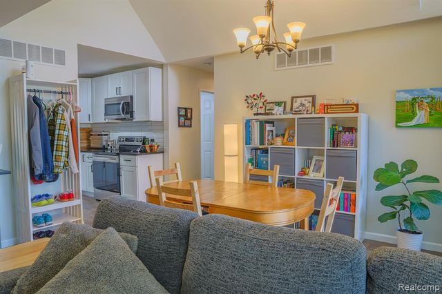 1989 Klingensmith Road 46, Bloomfield Hills, MI 48302