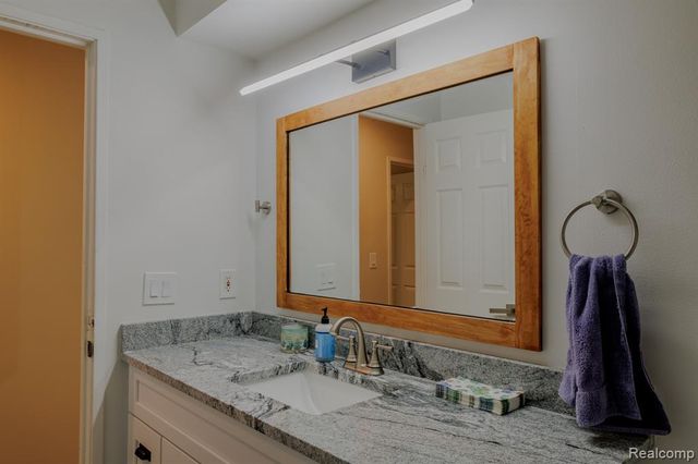 1989 Klingensmith Road 46, Bloomfield Hills, MI 48302