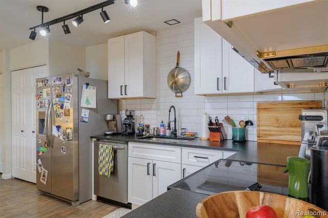 1989 Klingensmith Road 46, Bloomfield Hills, MI 48302