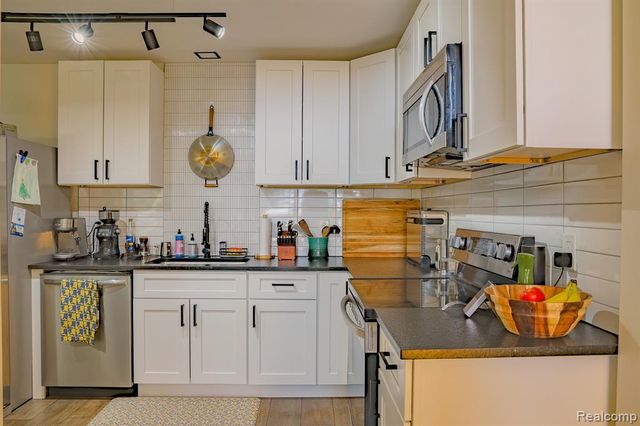 1989 Klingensmith Road 46, Bloomfield Hills, MI 48302