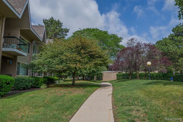 1989 Klingensmith Road 46, Bloomfield Hills, MI 48302