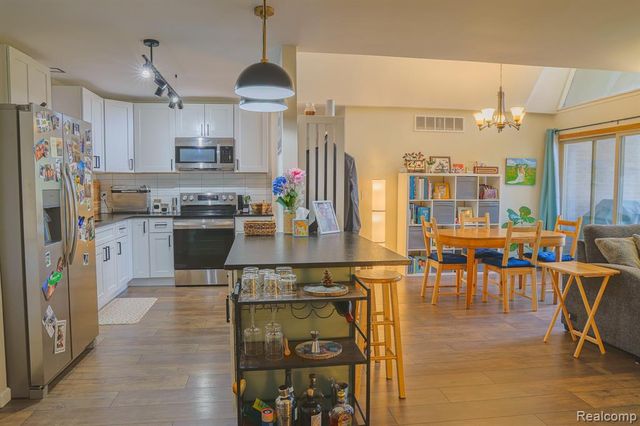 1989 Klingensmith Road 46, Bloomfield Hills, MI 48302