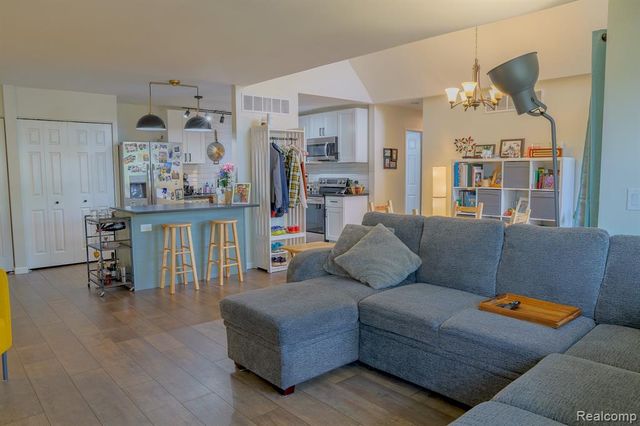 1989 Klingensmith Road 46, Bloomfield Hills, MI 48302