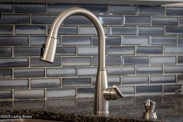 7713 Hepatica Dr, Louisville, KY 40258