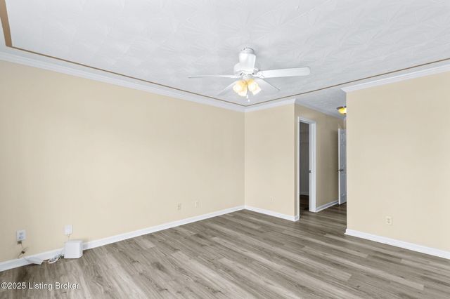 7713 Hepatica Dr, Louisville, KY 40258