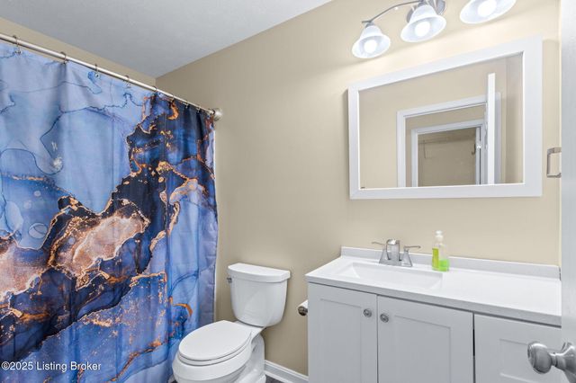 7713 Hepatica Dr, Louisville, KY 40258