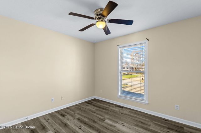 7713 Hepatica Dr, Louisville, KY 40258