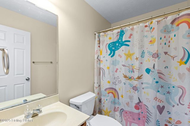 7713 Hepatica Dr, Louisville, KY 40258