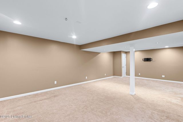 7713 Hepatica Dr, Louisville, KY 40258