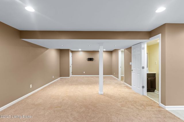 7713 Hepatica Dr, Louisville, KY 40258