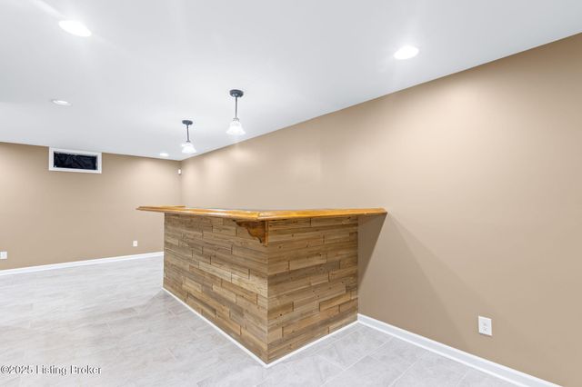 7713 Hepatica Dr, Louisville, KY 40258