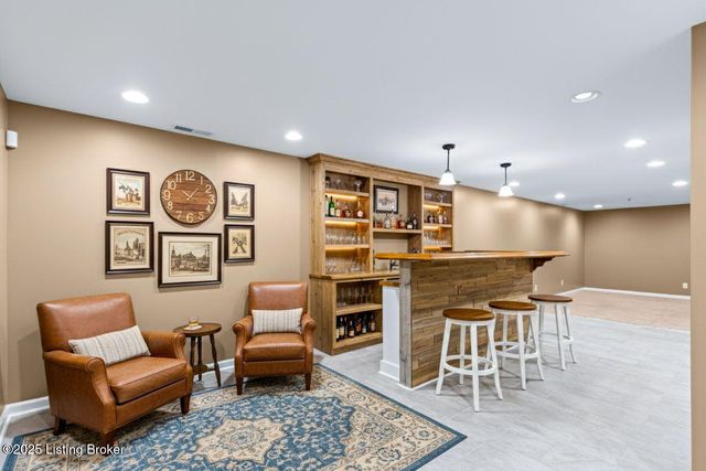 7713 Hepatica Dr, Louisville, KY 40258