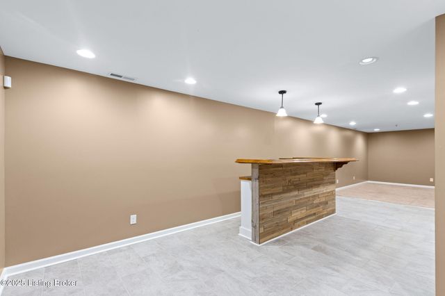 7713 Hepatica Dr, Louisville, KY 40258