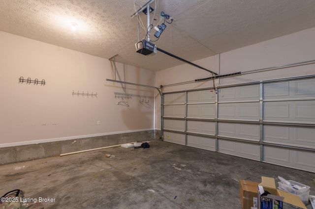 7713 Hepatica Dr, Louisville, KY 40258