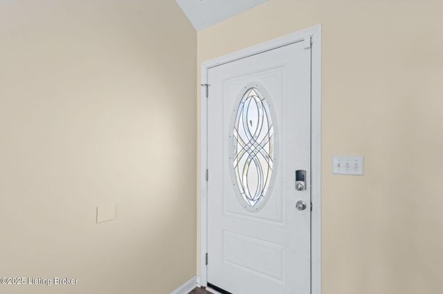 7713 Hepatica Dr, Louisville, KY 40258