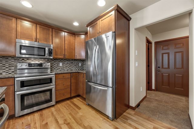1722 Lake Shore Dr, Iowa City, IA 52246