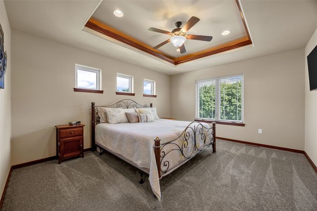 1722 Lake Shore Dr, Iowa City, IA 52246