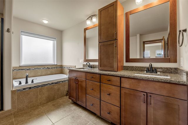 1722 Lake Shore Dr, Iowa City, IA 52246