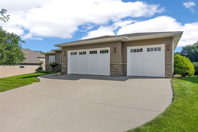 1722 Lake Shore Dr, Iowa City, IA 52246