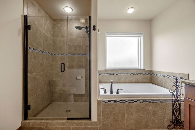 1722 Lake Shore Dr, Iowa City, IA 52246