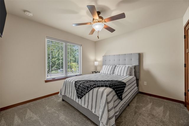 1722 Lake Shore Dr, Iowa City, IA 52246