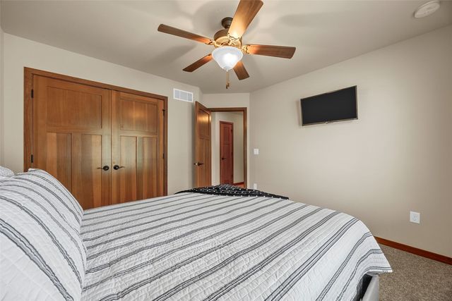 1722 Lake Shore Dr, Iowa City, IA 52246