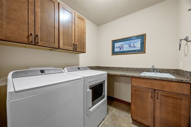 1722 Lake Shore Dr, Iowa City, IA 52246