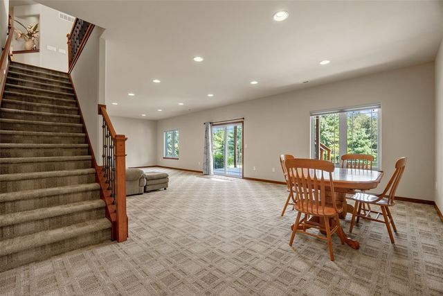 1722 Lake Shore Dr, Iowa City, IA 52246