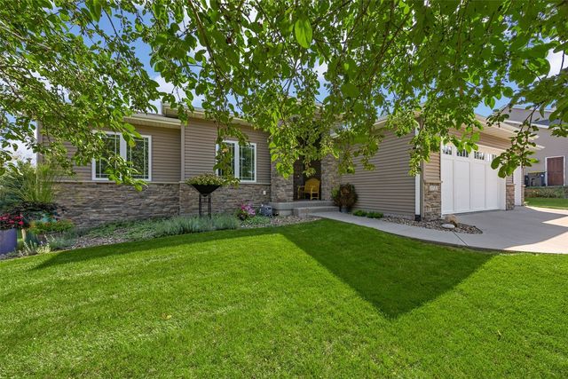 1722 Lake Shore Dr, Iowa City, IA 52246