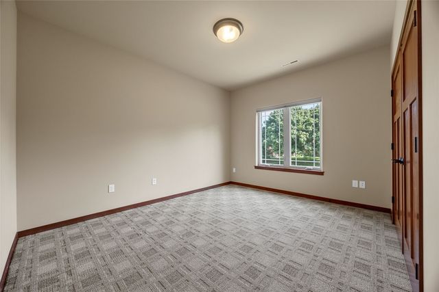 1722 Lake Shore Dr, Iowa City, IA 52246