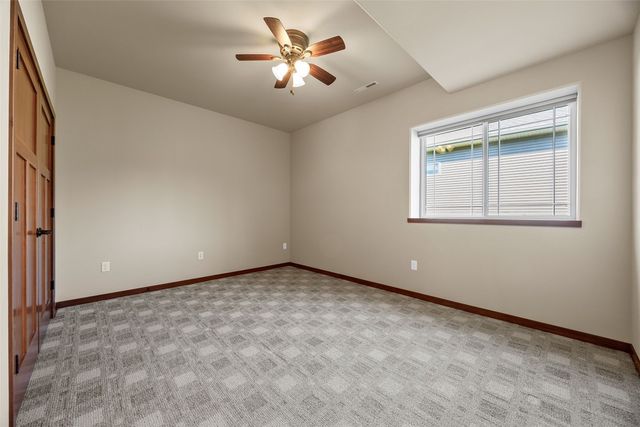 1722 Lake Shore Dr, Iowa City, IA 52246