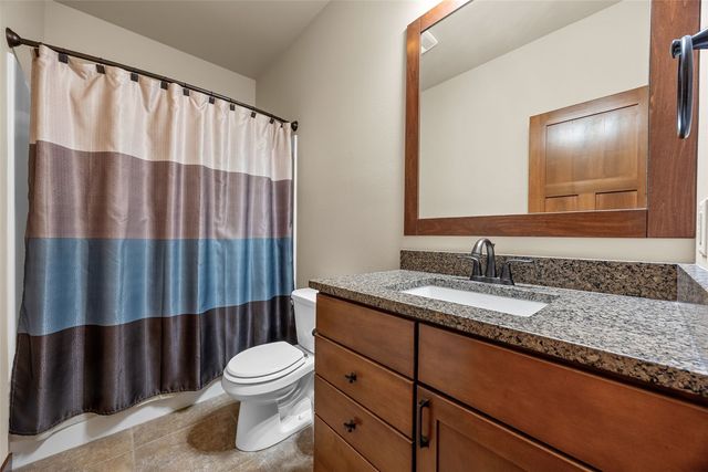 1722 Lake Shore Dr, Iowa City, IA 52246