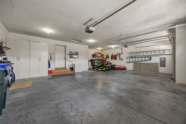 1722 Lake Shore Dr, Iowa City, IA 52246