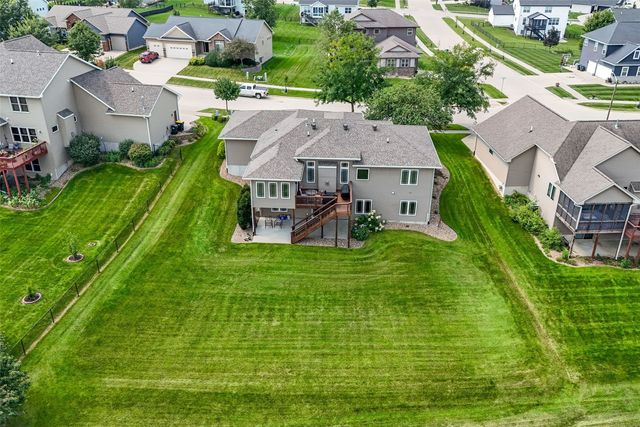 1722 Lake Shore Dr, Iowa City, IA 52246