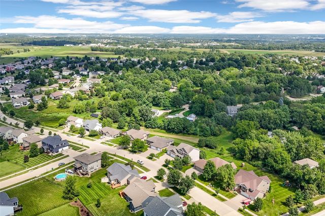 1722 Lake Shore Dr, Iowa City, IA 52246