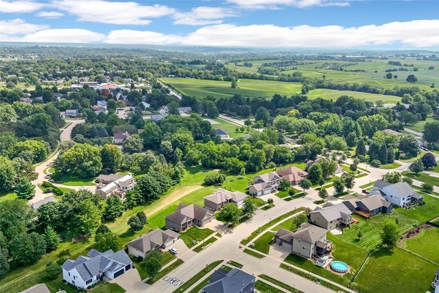 1722 Lake Shore Dr, Iowa City, IA 52246