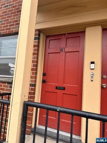 916 Stuyvesant Avenue w-1, Irvington, NJ 07111