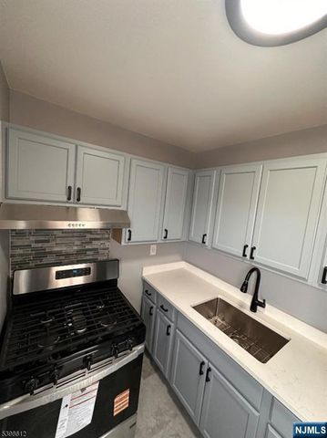 916 Stuyvesant Avenue w-1, Irvington, NJ 07111